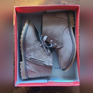 New Cat & Jack Boys Toddler Boots size 8.